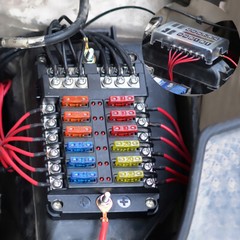 12-Way Blade Fuse Box Block Holder LED Indicator 12V 32V Auto Marine Waterproof