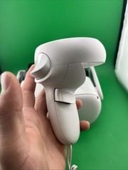 Oculus Quest 2 Virtual Reality 128gb w/Controllers In Great Condition(T30)