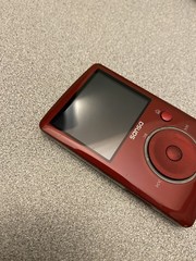 SanDisk Sansa Fuze 4GB MP3 Player Red Great Condition Works Great