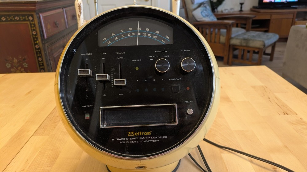 Vintage Weltron 2001 Spaceball AM/FM Radio Yellow 8 Track