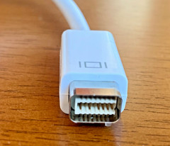 Mini-DVI Male to VGA Female Video Cable Adapter (White) – 6 inches