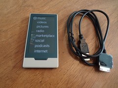 32GB ZuneHD-CLOCK DISPLAYS INACCURATE TIME- ALL ELSE WORKS GREAT-Strong Battery.