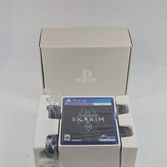 Sony PlayStation VR Skyrim Bundle VR2 Headset White/Black CUH-ZVR2