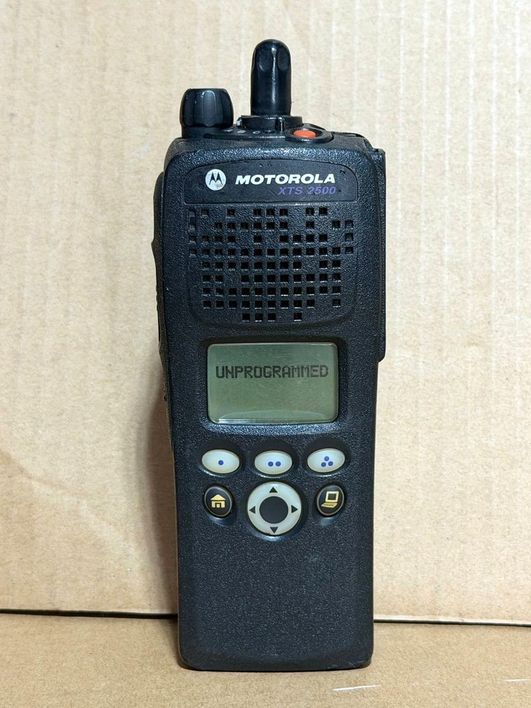 MOTOROLA XTS2500 Model II UHF 450-520Mhz Radio H46SDF9PW6BN No Antenna