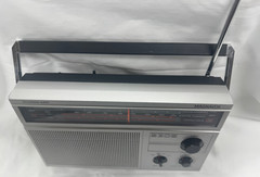 VINTAGE MAGNAVOX AM/FM/ TV AUDIO MODEL 2305 – MADE IN HONG KONG