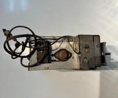 VINTAGE FOMOCO PUSH BUTTON AM RADIO P/N 74BF 708559 OEM FORD PART