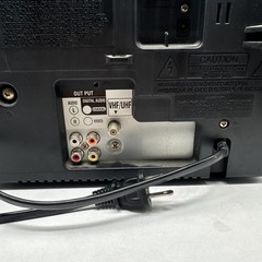 Toshiba MD9DP1 Portable 9-inch AC/DC Power CRT TV DVD Combo With Remote *Read*