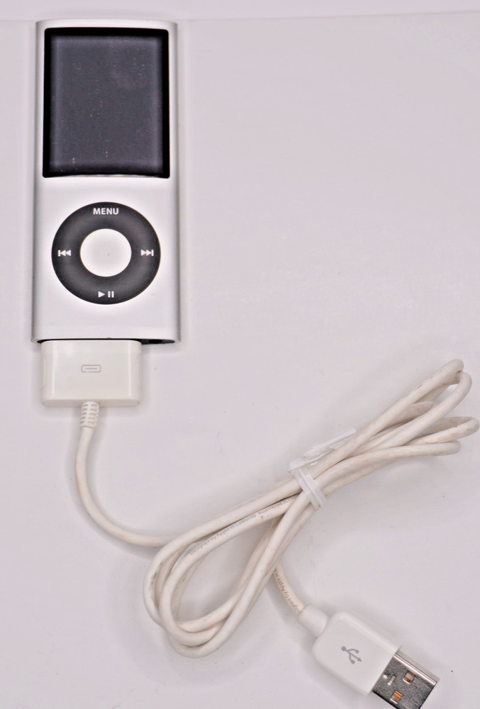 Apple Ipod Nano 4TH Generation 8GB Silver Model No A1285 Tested Working