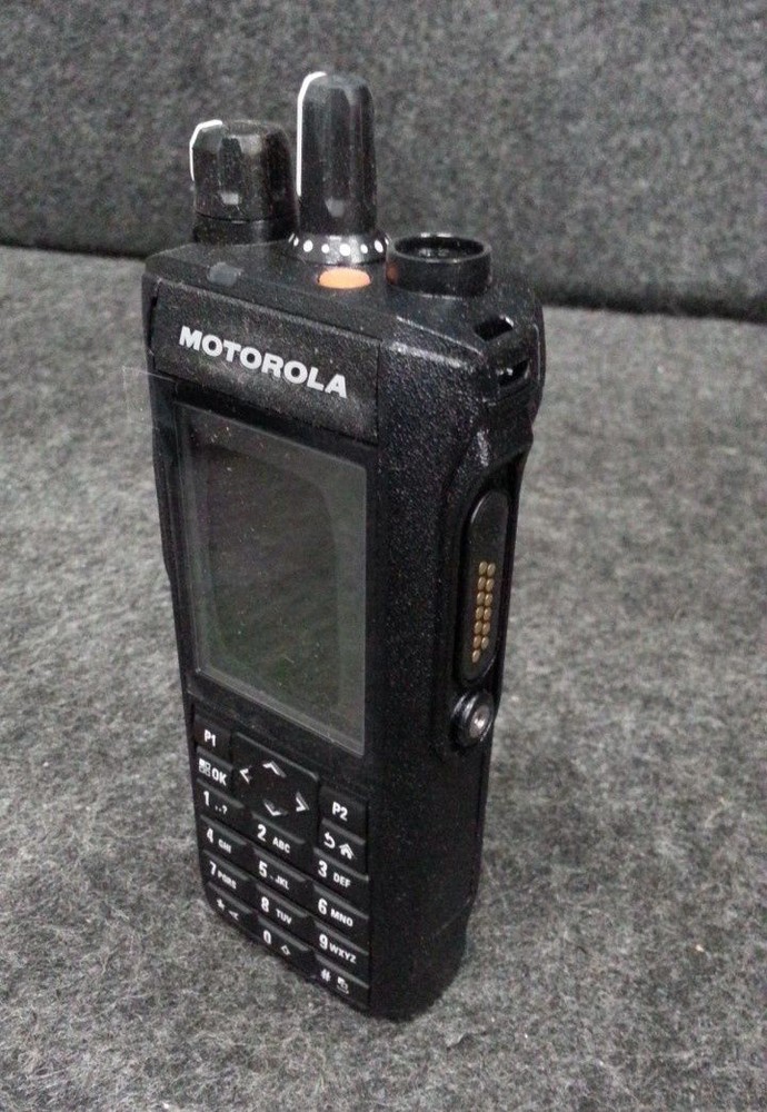 MOTOROLA AAH06RDN9RA1AN Two Way Portable Radio R7 403-527MHz