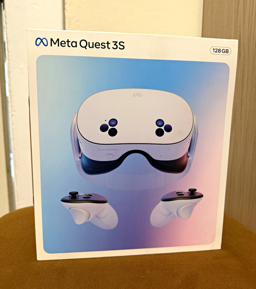 Meta Quest 3S 128GB Standalone VR Headset 120Hz IPD Adjust White