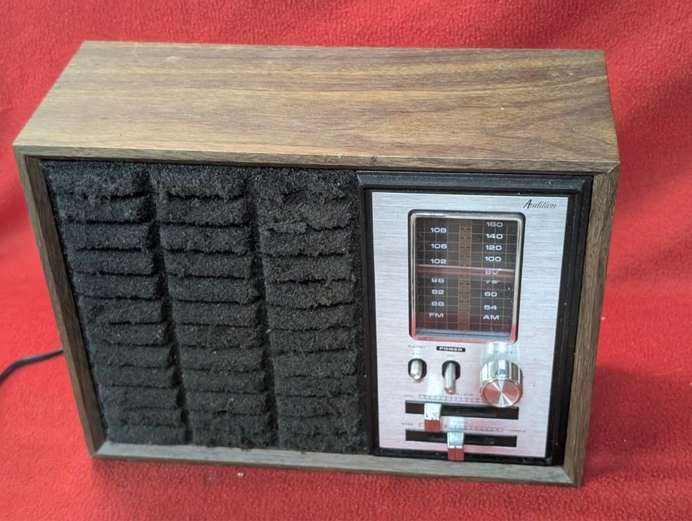 Audition Model 2929 Vintage AM-FM Table Radio Made in Hong Kong, Nice, Video!