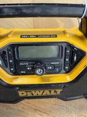 DeWalt DCR028 12v/20v Li-Ion Jobsite Bluetooth Radio (FOR PARTS OR REPAIR)