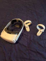 Meta Oculus Quest 2 128GB Virtual Reality Headset – White (OCQ128B)