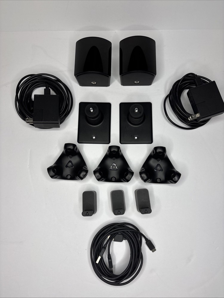 3 HTC 3.0 Vive Trackers and 2 2.0 Steam Base Stations Full Body Tracking VRCHAT