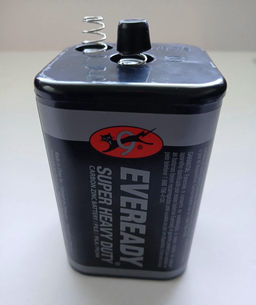 Eveready Super Heavy Duty 6V Zinc Carbon Lantern Non-Rechargeable Battery