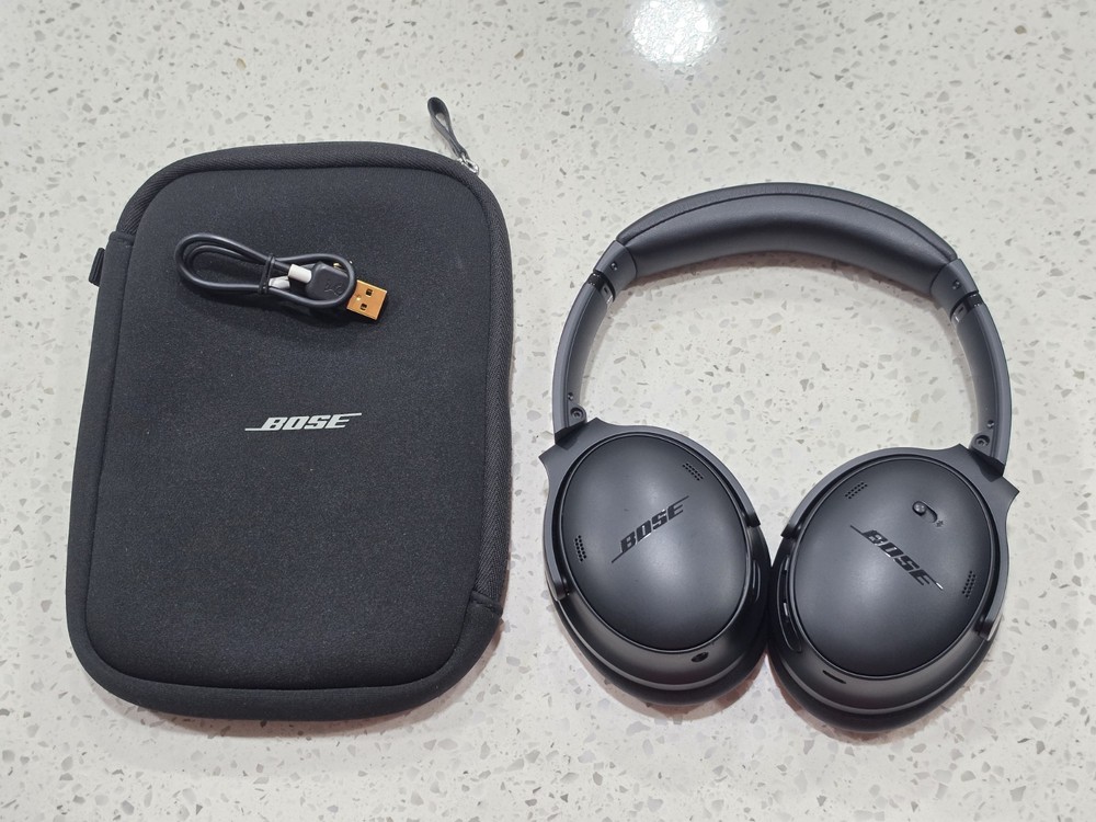 Bose QuietComfort Wireless Over-Ear Headphones – Black