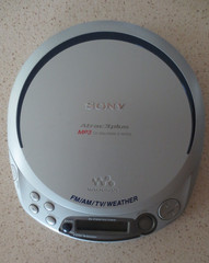Vintage Sony Walkman D-NF610 Portable CD Player Atrac 3 MP3 AM FM UNTESTED