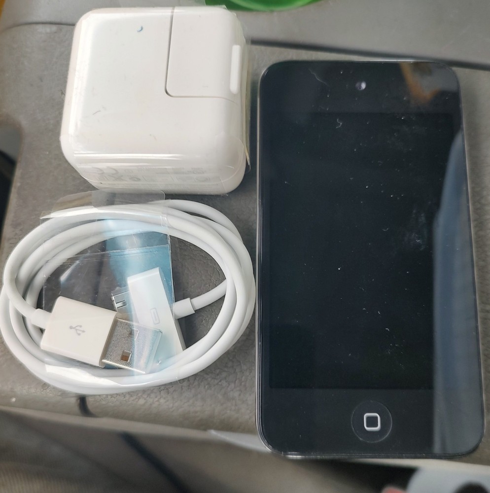 Apple iPod Touch 4th Generation A1367 8GB Black
