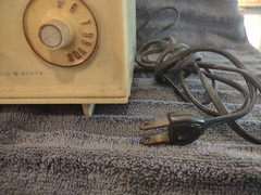 Zenith Hong Kong 60 Hz 12 Amp AM Solid State Alarm Clock Radio For Parts Vintage