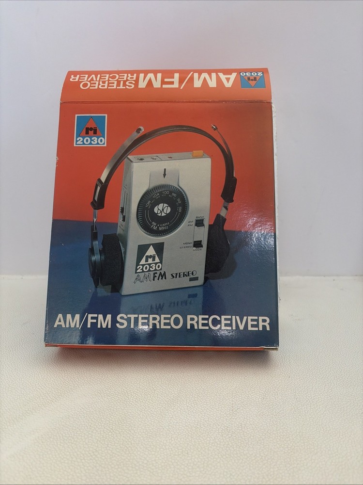ri 2030 AM/FM Stereo Receiver Portable Radio With Case New Old Stock Vintage