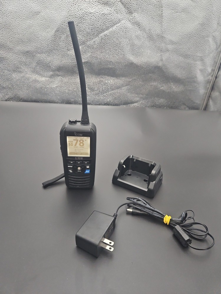 Icom IC-M94D VHF Marine Radio w/AIS & DSC w/ Charger – TESTED WORKS GREAT CLEAN