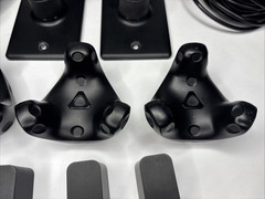 3 HTC 3.0 Vive Trackers and 2 2.0 Steam Base Stations Full Body Tracking VRCHAT