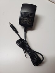 AC/DC Adapter INPUT:100-240V 50-60Hz 0.3A OUTPUT: 5V 2.0A 5mm plug tip