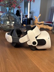 Meta Quest 2 VR Headset 128GB Controllers With Accessory Display Has Small Mark