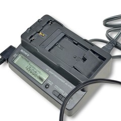 Sony GV-D900 MiniDV Video Walkman 5.5″ LCD Monitor Made in Japan Tested