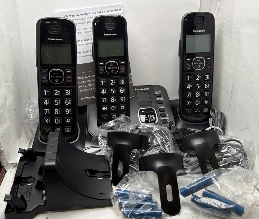 Panasonic KX-TGE633 DECT 6.0 Expandable Cordless Phone with Dig. Answering: 4B1