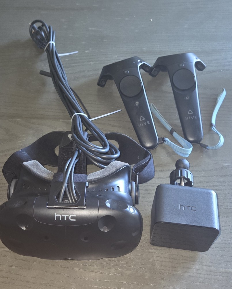 HTC Vive VR Virtual Reality Headset Bundle – *READ