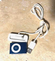 Apple iPod Shuffle 2nd Generation Blue 1GB A1204 TESTED