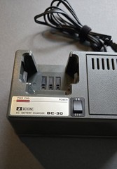 Icom IC-2GAT VHF FM Amateur Transceiver Ham Desk Charger & Working BATTERIES