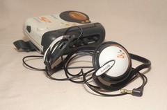 Sony S2 Portable Cassette Walkman White with Original Headphones TESTED Working