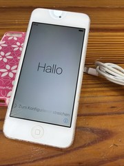 Apple iPod touch 5th Generation 32GB Silver Model A1421 w/ Cord PRISTINE!