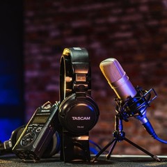 TH-02 Professional Studio Monitor Headphones, Wired, over Ear 1/4 Inch Adapter