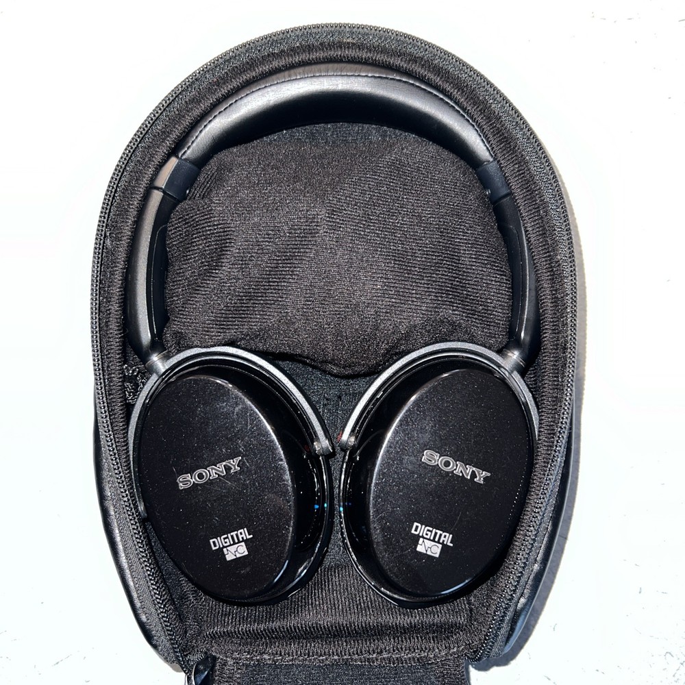 Sony MDR-NC500D Digital Noise Canceling Headphone, Black, with case