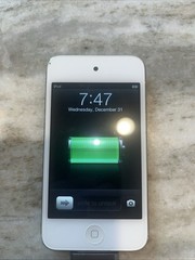 Apple iPod Touch 4th Gen 8GB White A1367 MD057LL/A iOS 6.1.6 Tested Works Read