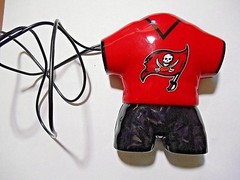 VINTAGE TAMPA BAY BUCCANEERS UNIFORM SPORT FM RADIO WITH HEADPHONES. NEW IN BOX!