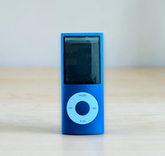 Apple iPod Nano A1285 4th Generation Blue 8 GB – For Parts/ Repair