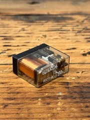 1 x Fujitsu 621D024 5A 240VAC 2A 30VDC 24VDC DPDT 8-pin Relay