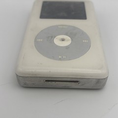 Apple iPod classic 4th Generation White 40 GB A1059 – TESTED – ORIGINAL BATTERY