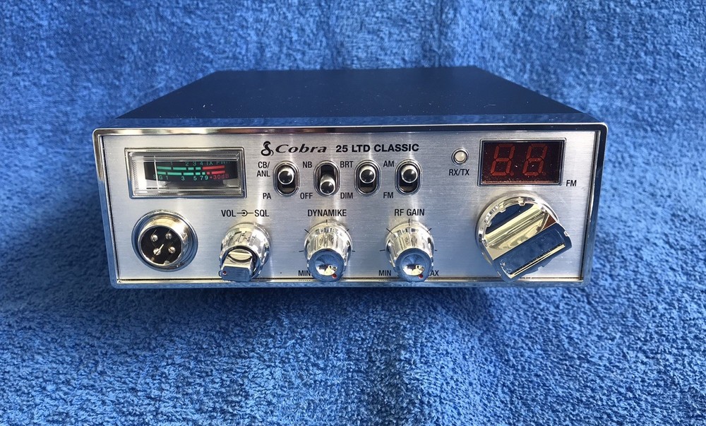Cobra 25 LTD CB Radio Dual Mode AM/FM Made In Vietnam .Very Clean .Works Well.