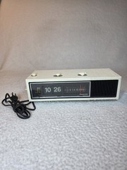 Vintage Panasonic Woodgrain Flip AM Radio Alarm Clock RC-1282 TESTED-RARE Works