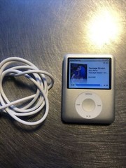 Apple iPod Nano 3rd Generation 8 GB . New Battery