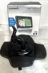 Garmin nüvi 1450 LMT GPS Navigator Lifetime Maps W/beanbag Dash Mount 5” bundle