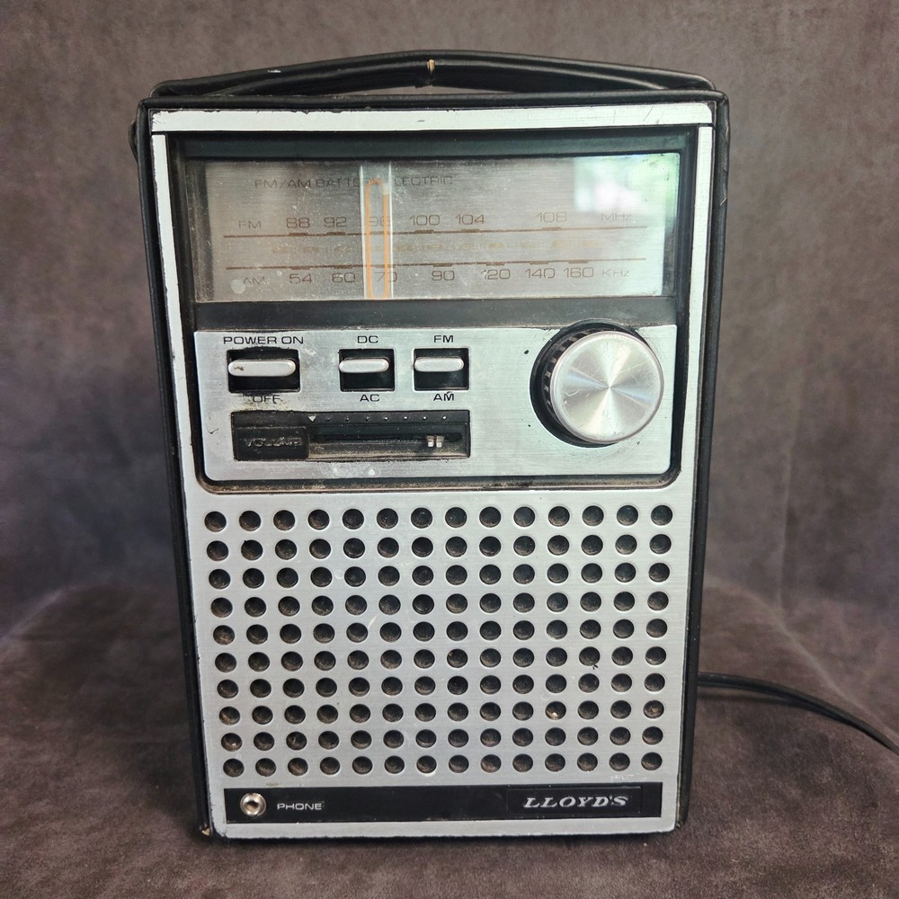 Vintage Lloyd’s N710 AM FM Portable Radio Hong Kong FM Works AS-IS