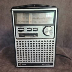 Vintage Lloyd’s N710 AM FM Portable Radio Hong Kong FM Works AS-IS