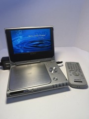 Sony DVP-FX700 Portable CD/DVD Player 7″ LCD Silver Bundle Remote Working