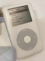Apple iPod classic 4th Generation White (20 GB) (NO BACKLIGHT, WORKS OTHERWISE)